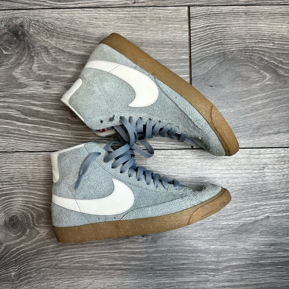 Nike Women's Light Gray Suede High-Top Sneakers with Gum Sole